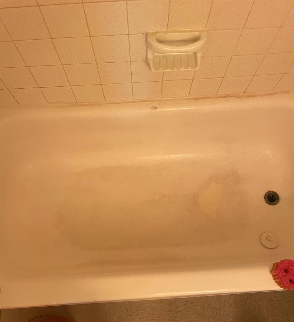 Bathtub before cleaning
